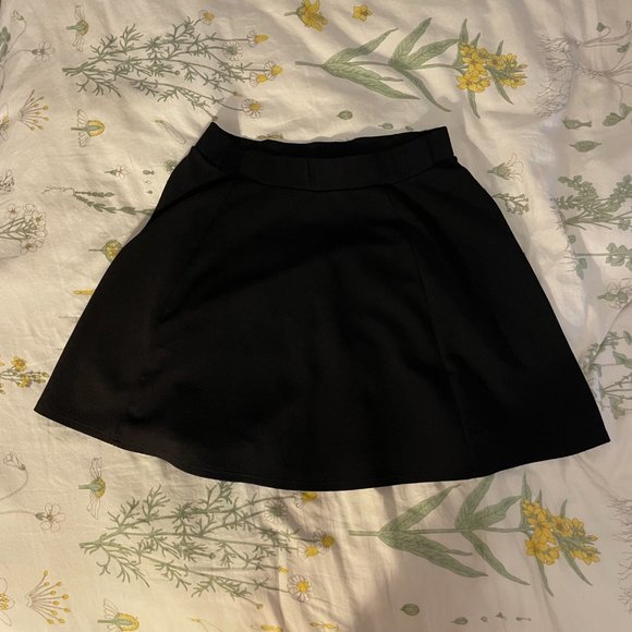 XS Black mini skater skirt - Picture 7 of 9